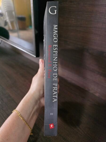 Mago - Espinho de Prata - Livro três - Raymond E. Feist
