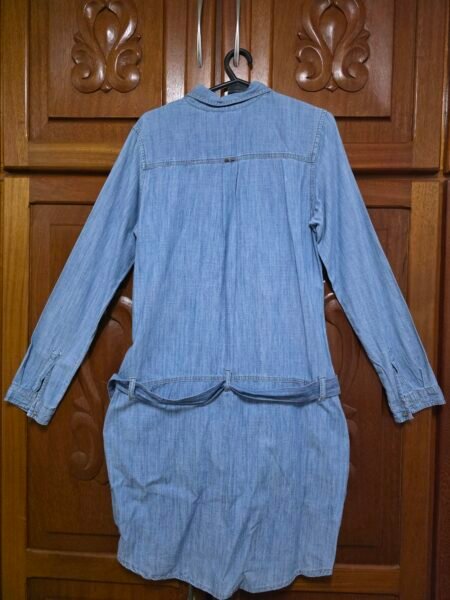 Vestido chemise jeans Bebela com faixa – tamanho M